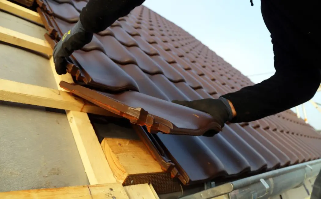 Porady dotyczące naprawy dachu przed nadejściem sezonu zimowego