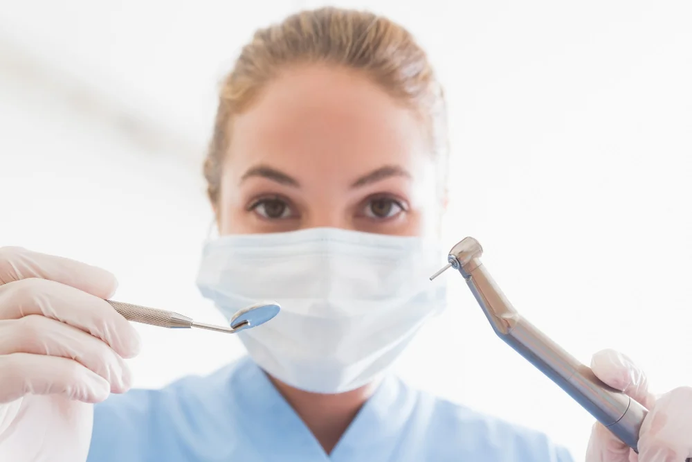 Nie każdy biały fartuch to specjalista – jak rozpoznać naprawdę dobrego dentystę?