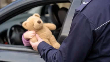 Kontrola pojazdu do przewozu dzieci ujawniła brak uprawnień kierowcy