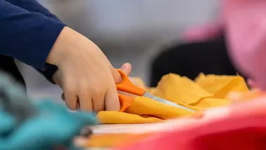 Około 4000 produktów i precyzyjne cięcie. Uczniowie poznali pracę sprzedawcy