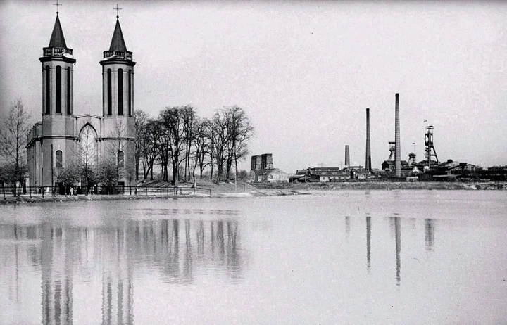 Grafika promocyjna wydarzenia MOJA LAURAHÜTTE WCZORAJ I DZIŚ — spotkanie i wystawa zdjęć o Hucie Laura