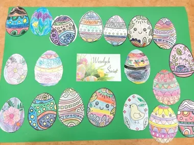 Wielkanocne zajączki wpadły do biblioteki i od razu ruszyły do pracy