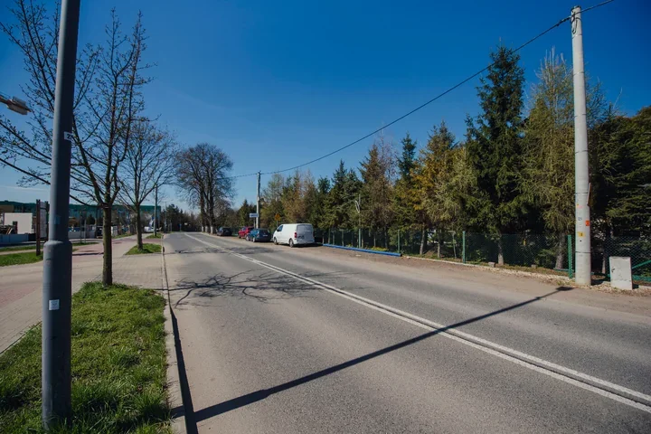 Nowy chodnik i aktywne przejście przy ul. Bańgowskiej