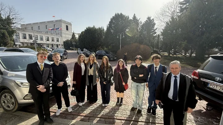 Siemianowicka młodzież zobaczyła Sejm od środka i rozmawiała z politykami