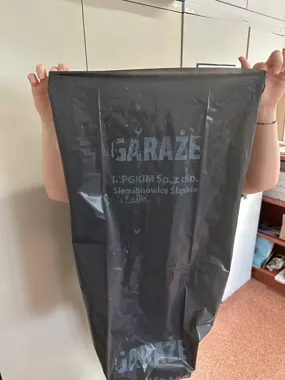 Z garaży znikną odpady. Wyznaczono termin odbioru worków