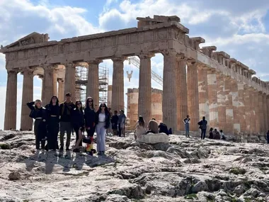 Uczniowie ZS Cogito na półmetku stażu w Atenach – słońce, chłodne morze i widoki sprzed wieków