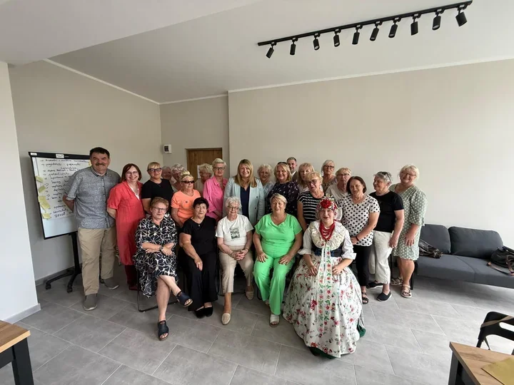 W szkole nr 16 powstał klub, który ma łączyć uczniów i seniorów