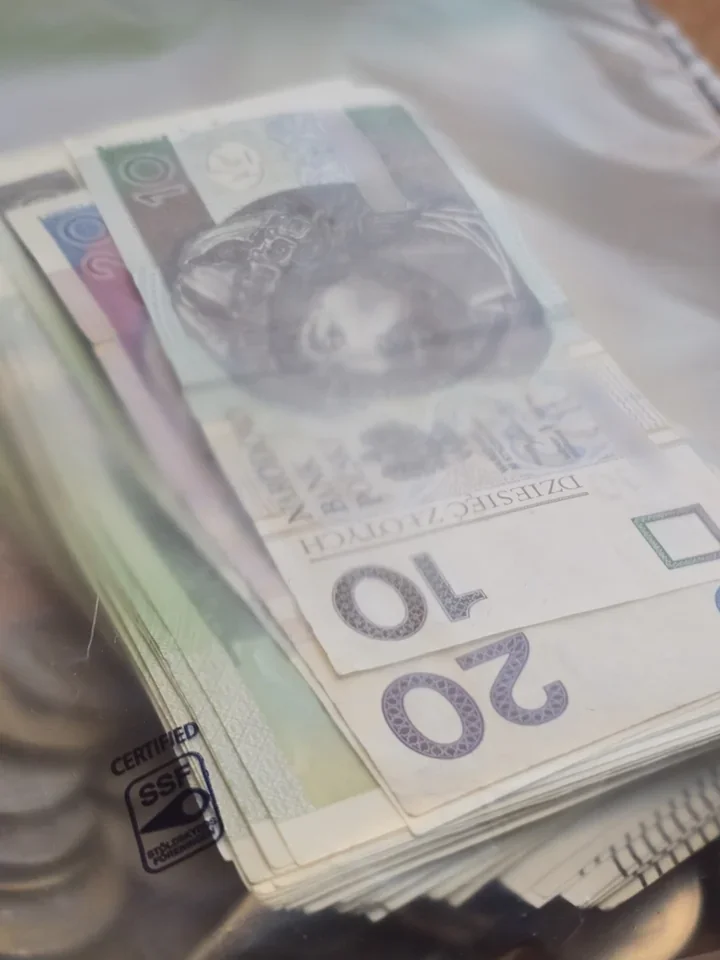 75-latek wyjął przedmiot jak broń. Policjant po służbie zareagował w ostatniej chwili