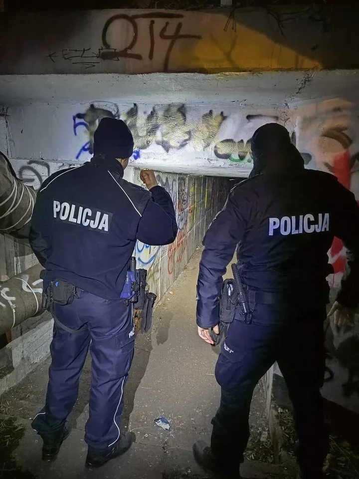 Liczyli bezdomnych w nocy w Siemianowicach - nikt nie skorzystał z proponowanej pomocy