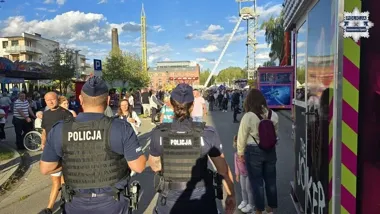 Policjanci zabezpieczają Dni Siemianowic Śląskich w Parku Tradycji