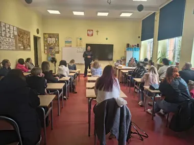 Kaski i przemoc domowa na jednym spotkaniu - policja ostrzegła rodziców