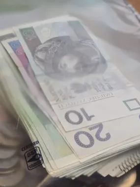 75-latek wyjął przedmiot jak broń. Policjant po służbie zareagował w ostatniej chwili