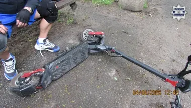 Usterka hulajnogi skończyła się utratą przytomności - policjanci byli pierwsi